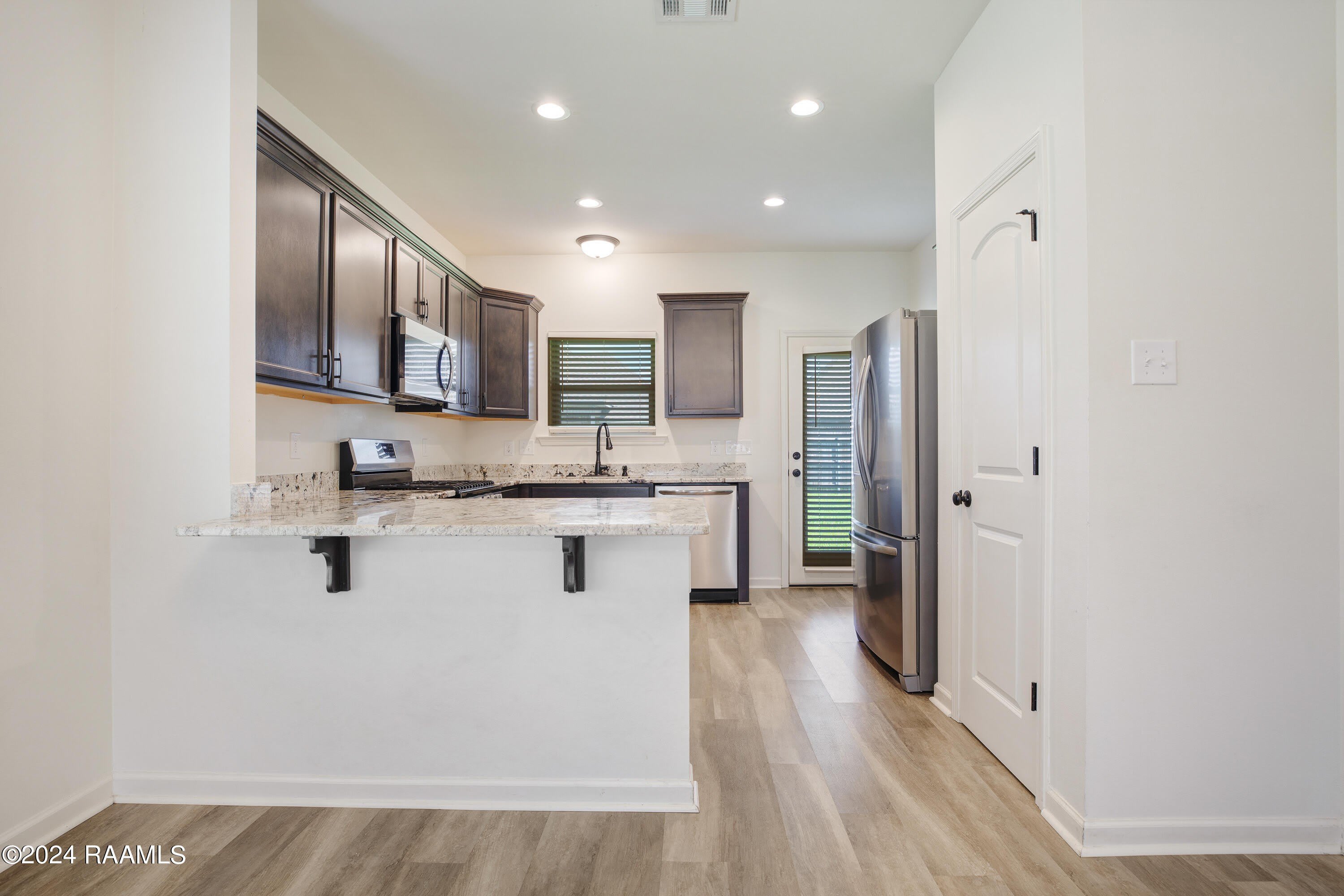 524 Elwick Drive – photo 5