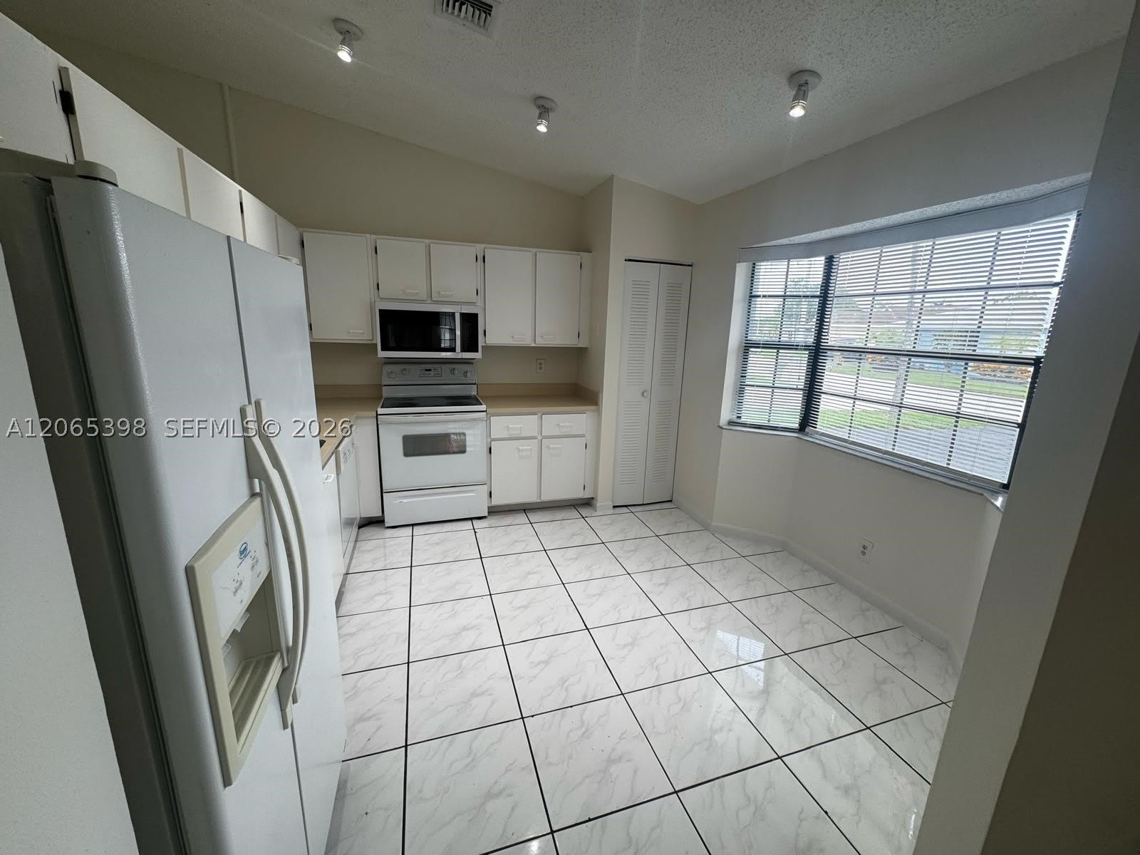 8848 NW 76th Ct – photo 2
