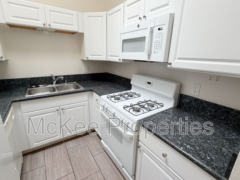 3028 Juniper Street – photo 5