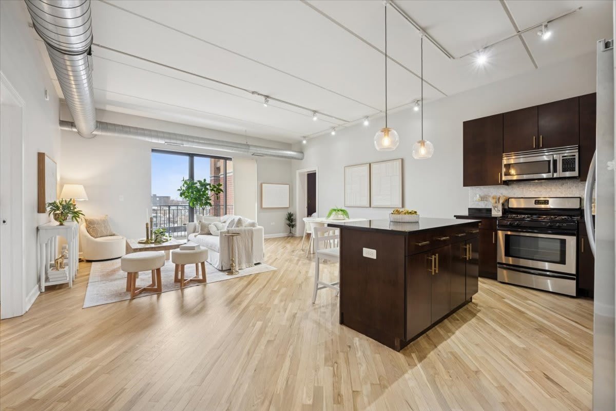 3125 W Fullerton Avenue – photo 2