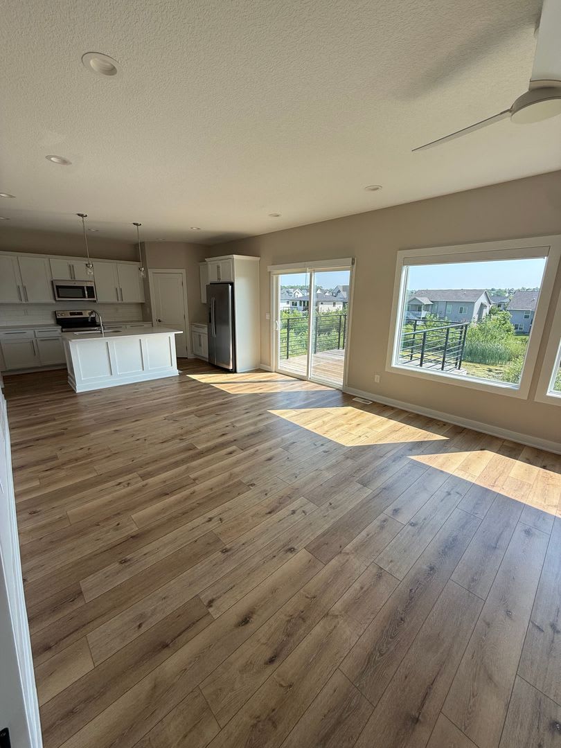 Luxury Newer Construction Home! Perfect Location! – photo 3