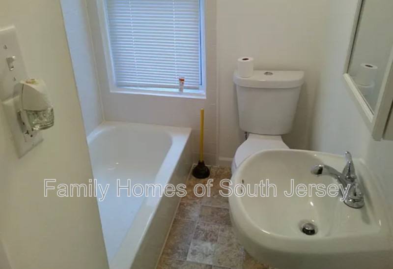 810 N Church St – photo 5