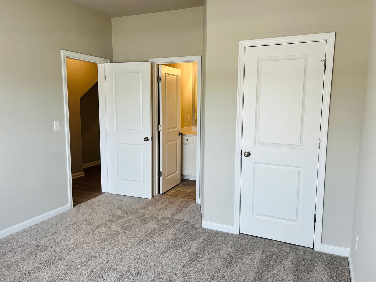 LIKE NEW Townhome located on the Newnan LINC! MUST SEE! – photo 5