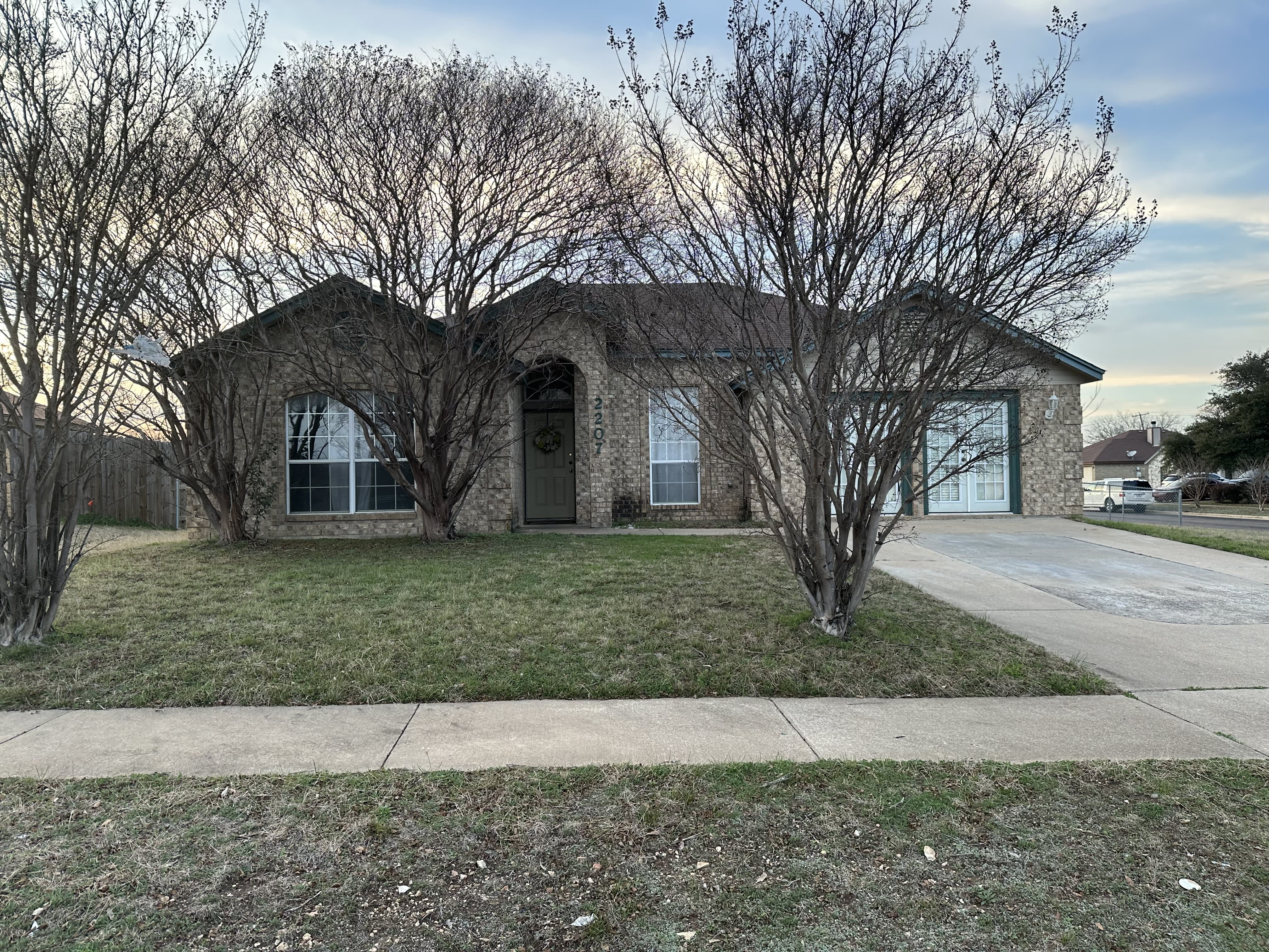 2207 Waterfall Dr – photo 1