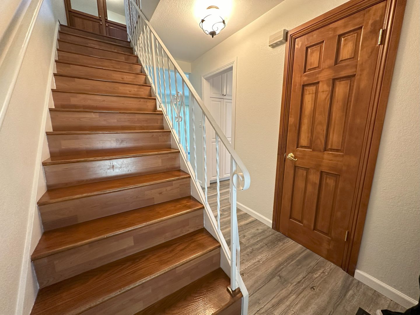 Beautiful 2 Story 2 Bed 1.5 bath Townhouse – photo 3