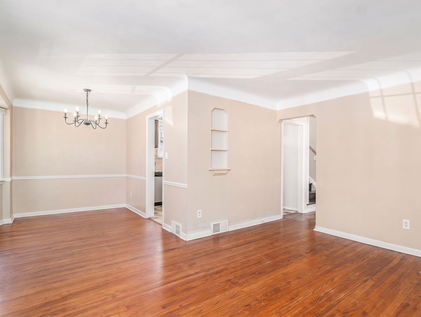 3 Bed 2 Bath Charming Updated Bungalow In Royal Oak Available Now – photo 3