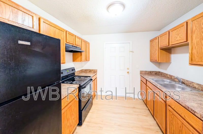 8410 Maple St – photo 2