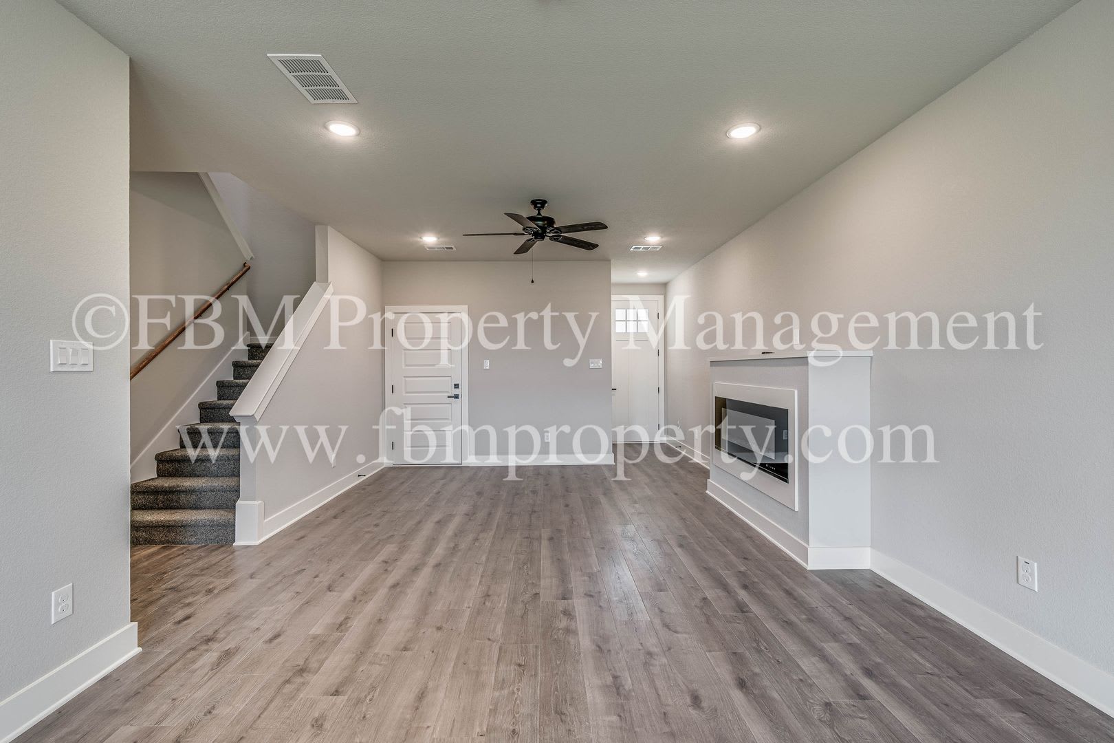 920 Cooksey Ct Unit B Brand New 3 Bedroom 2 5 Bathroom Two Story Home In Grandview Tx – photo 5