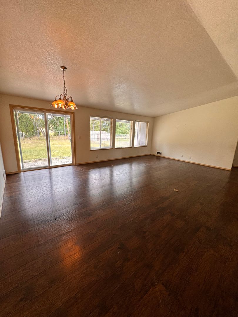 Newton Creek 3 bedroom 2 bath home – photo 4