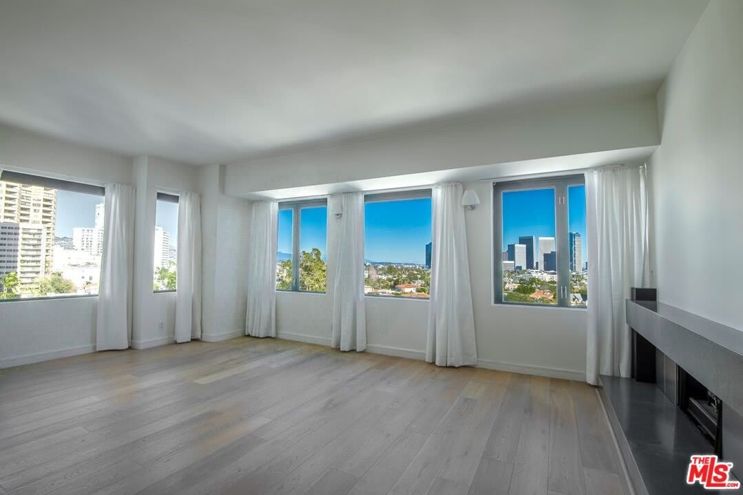 10520 Wilshire Blvd – photo 1