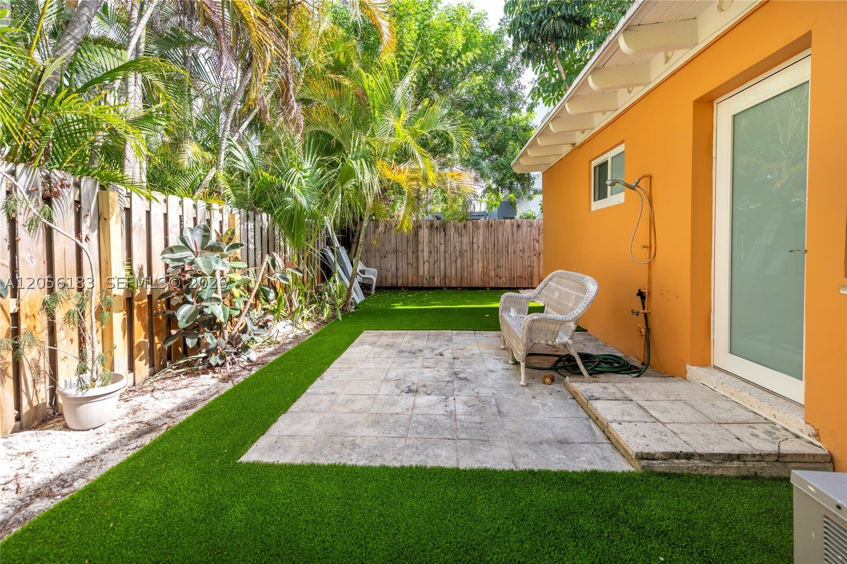 809 NE 17th Ave – photo 2