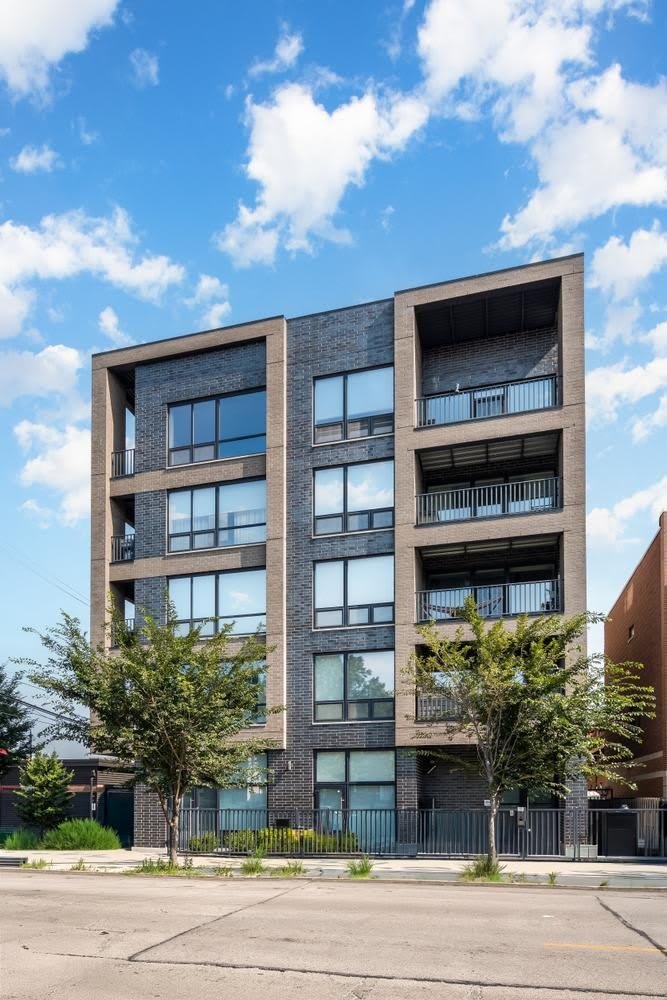 2342 W Adams Street – photo 1
