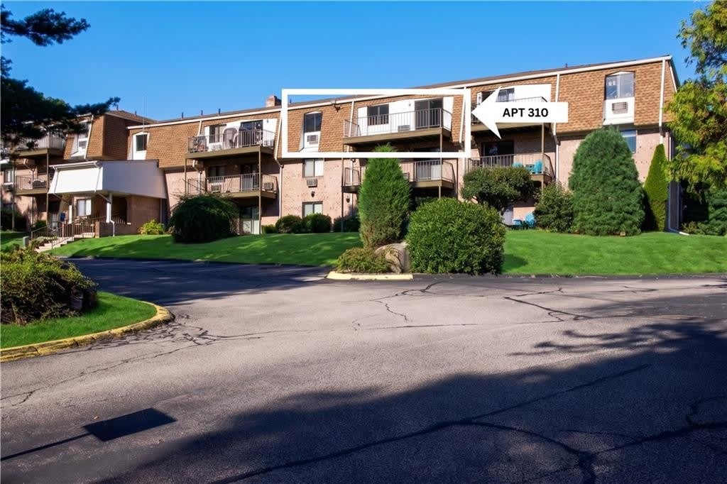 752 QUAKER Lane – photo 4