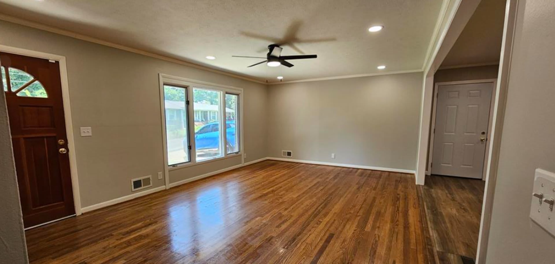 Gorgeous home located in Saks! – photo 3