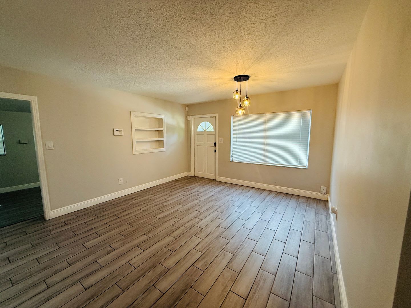 Come See This Beautiful 4 Bedroom 2 Bath Home For Rent Near Busch Gardens – photo 3