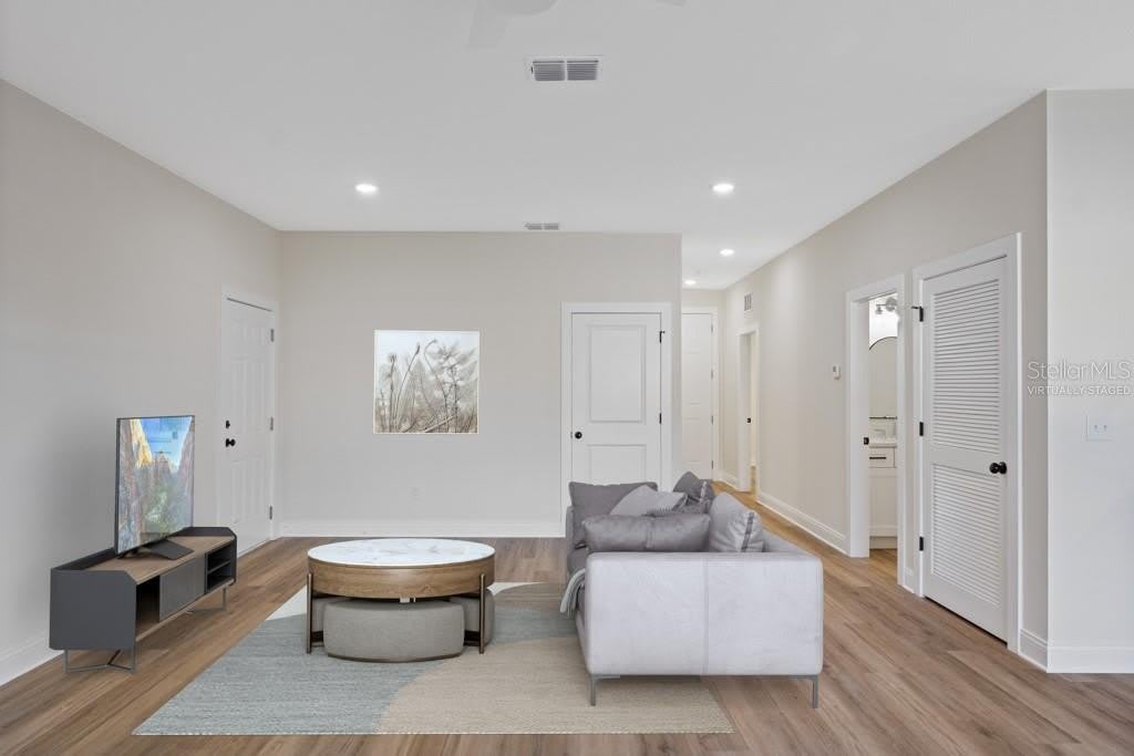 4206 N MANHATTAN Avenue – photo 3