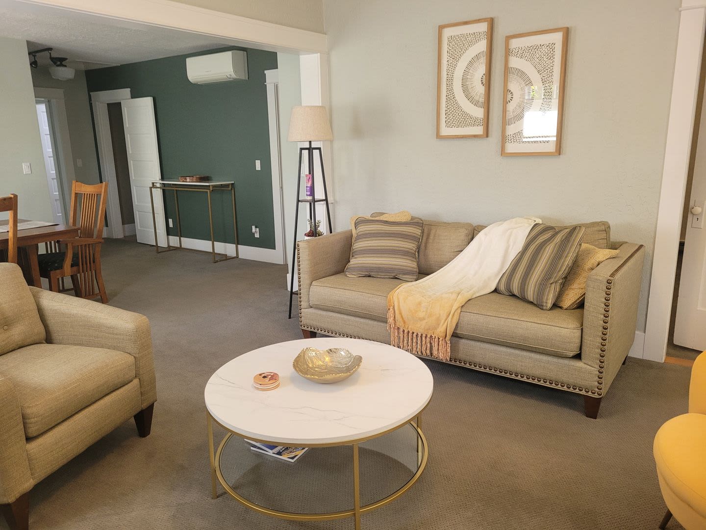 Charming Historical Home Desirable Downtown Location Flexible Lease Terms 30 Day Min All Utilities Incld – photo 3
