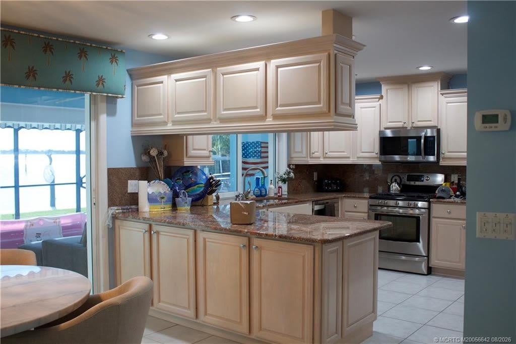 2744 Nw Howard Creek Lane – photo 4