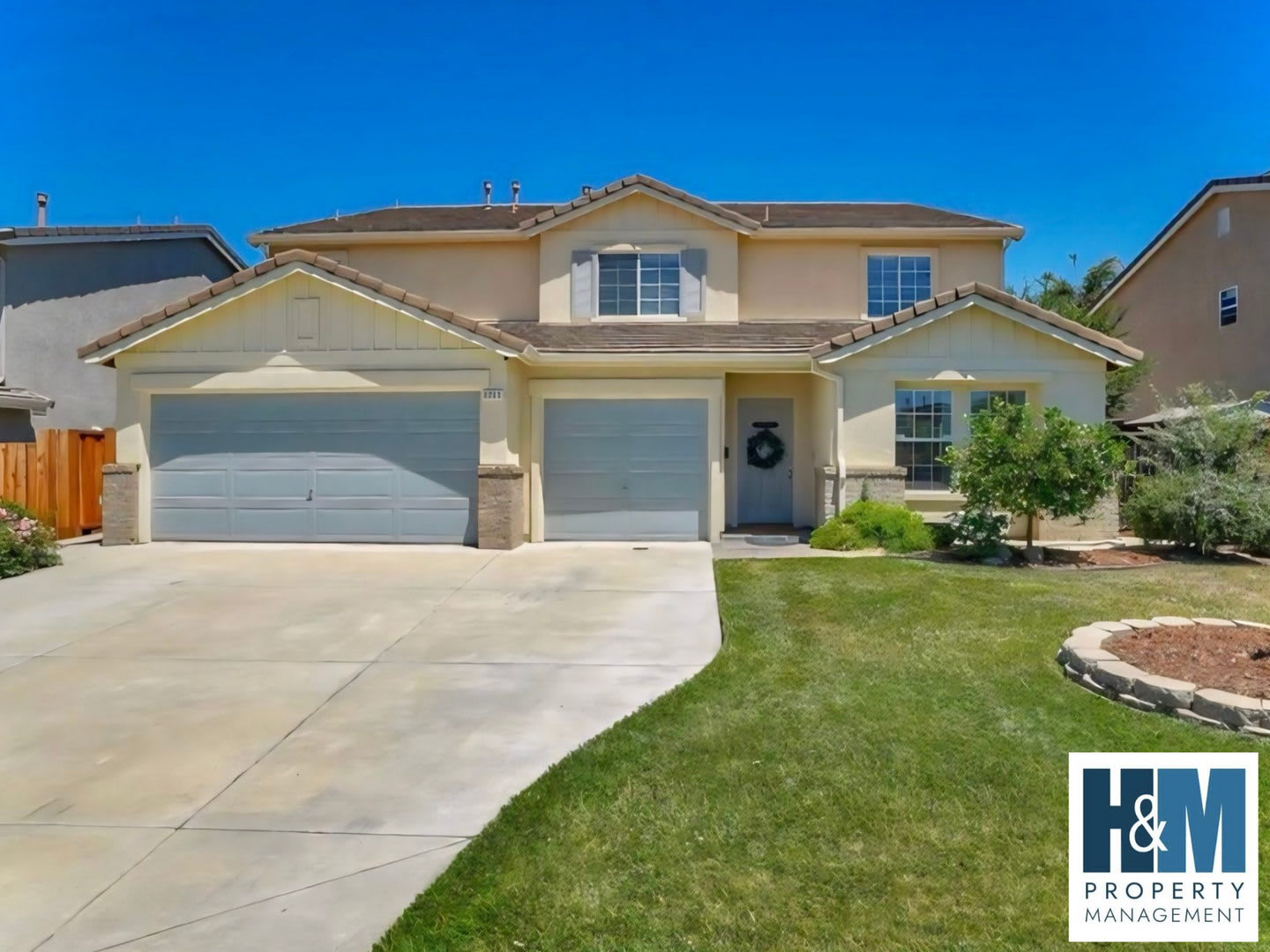 Stunning Hollister Home with Ground-Floor Primary Suite Near Whale Park – photo 1