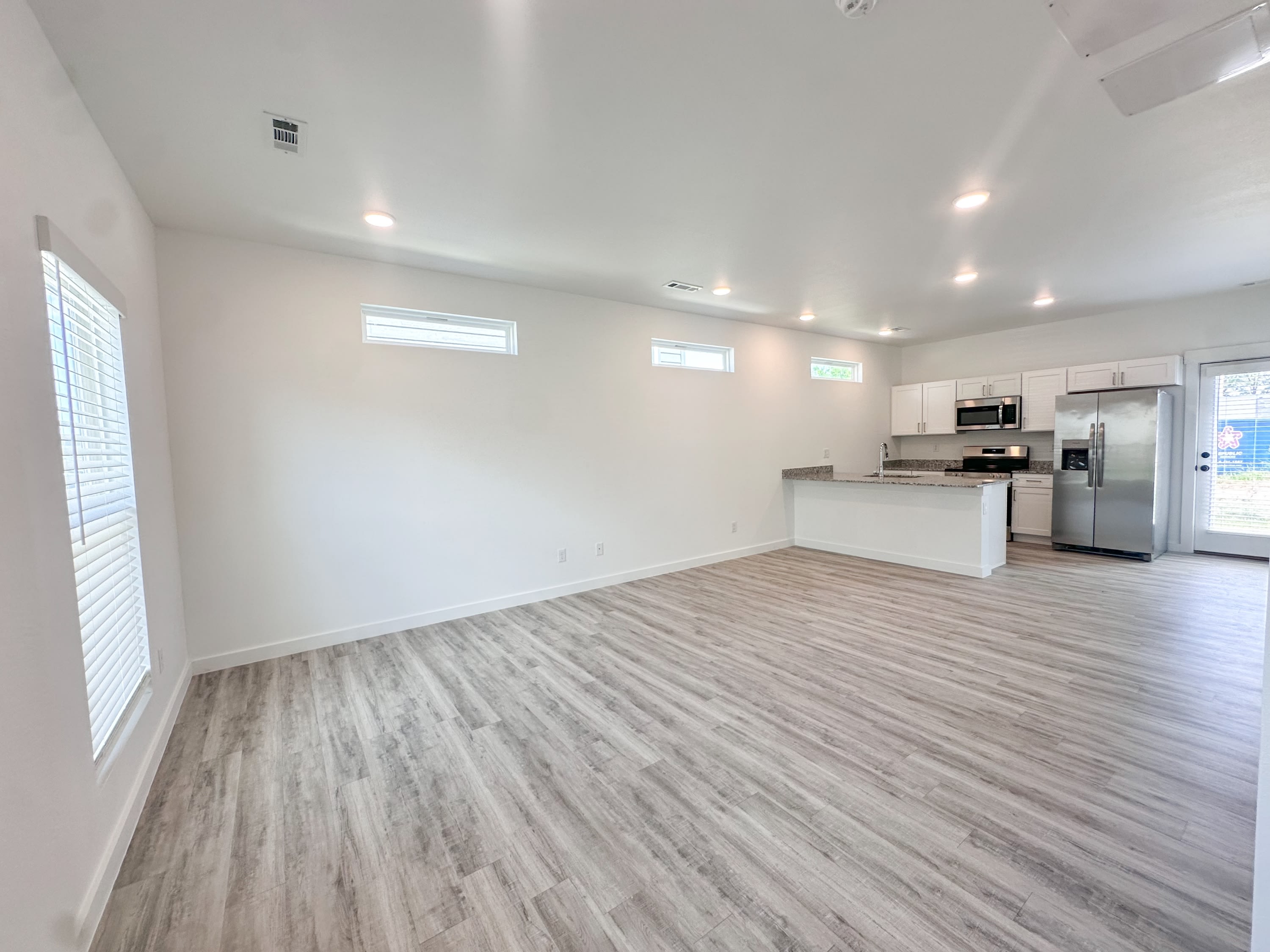 861 States Avenue – photo 5