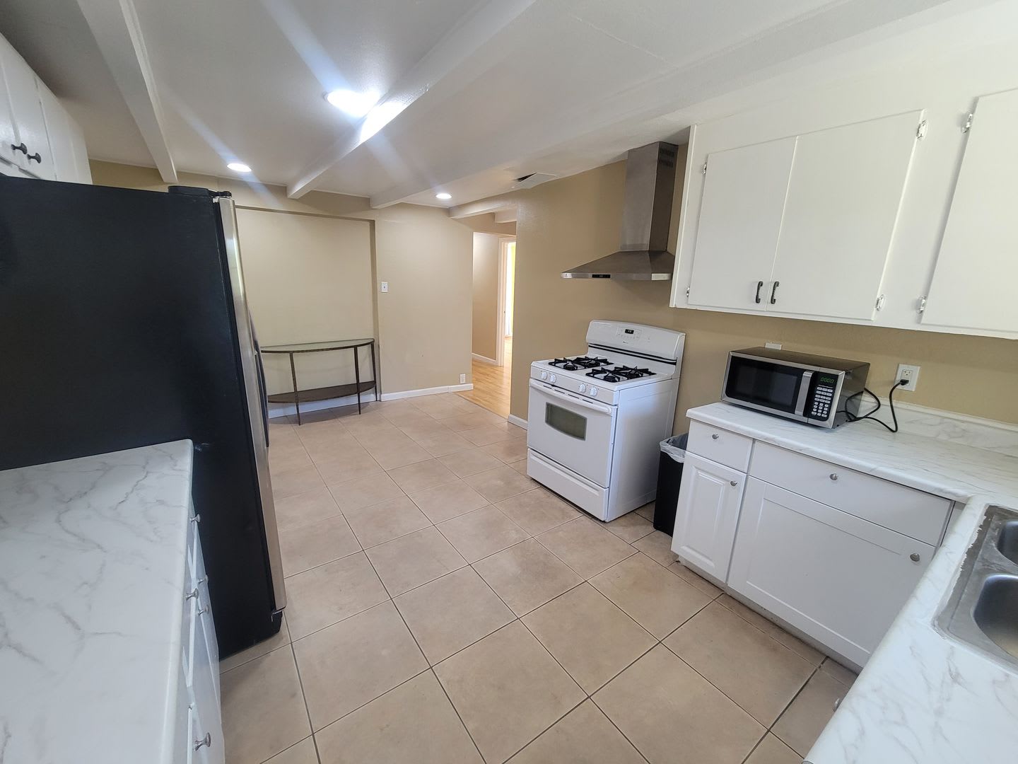 AVAILABLE SOON! Lovely 5 Bed / 2 Bath Home in Sacramento, CA – photo 5