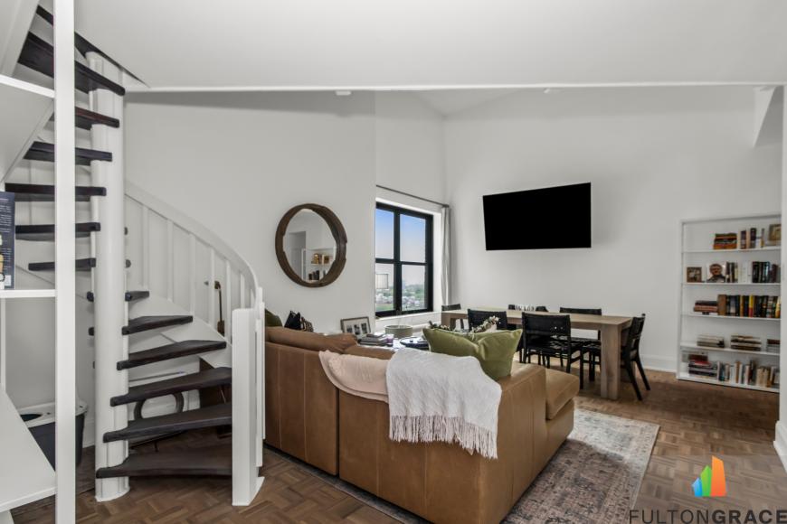 2100 N Lincoln Park W – photo 1