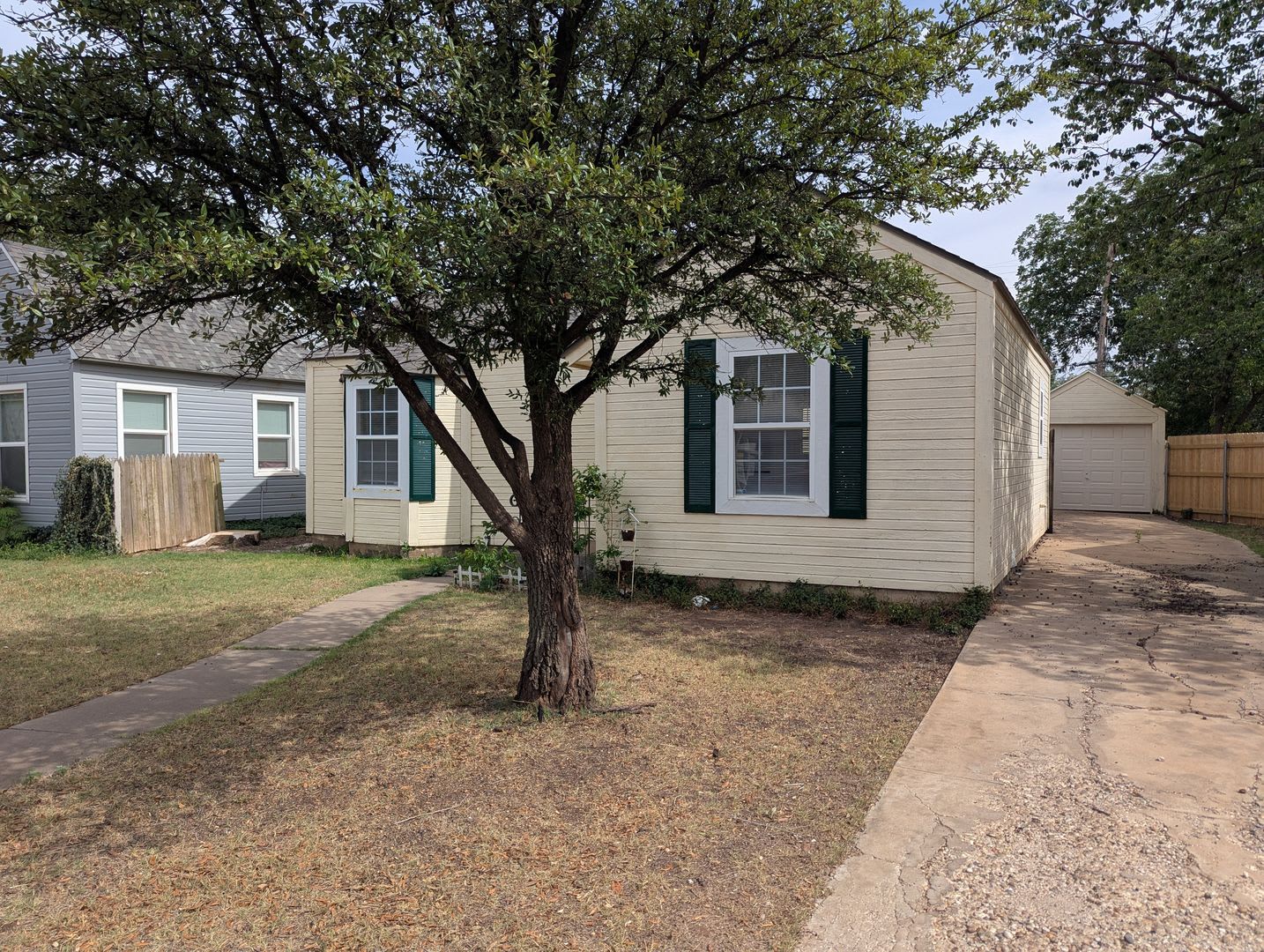 Charming Home in a Quiet Neighborhood – photo 2