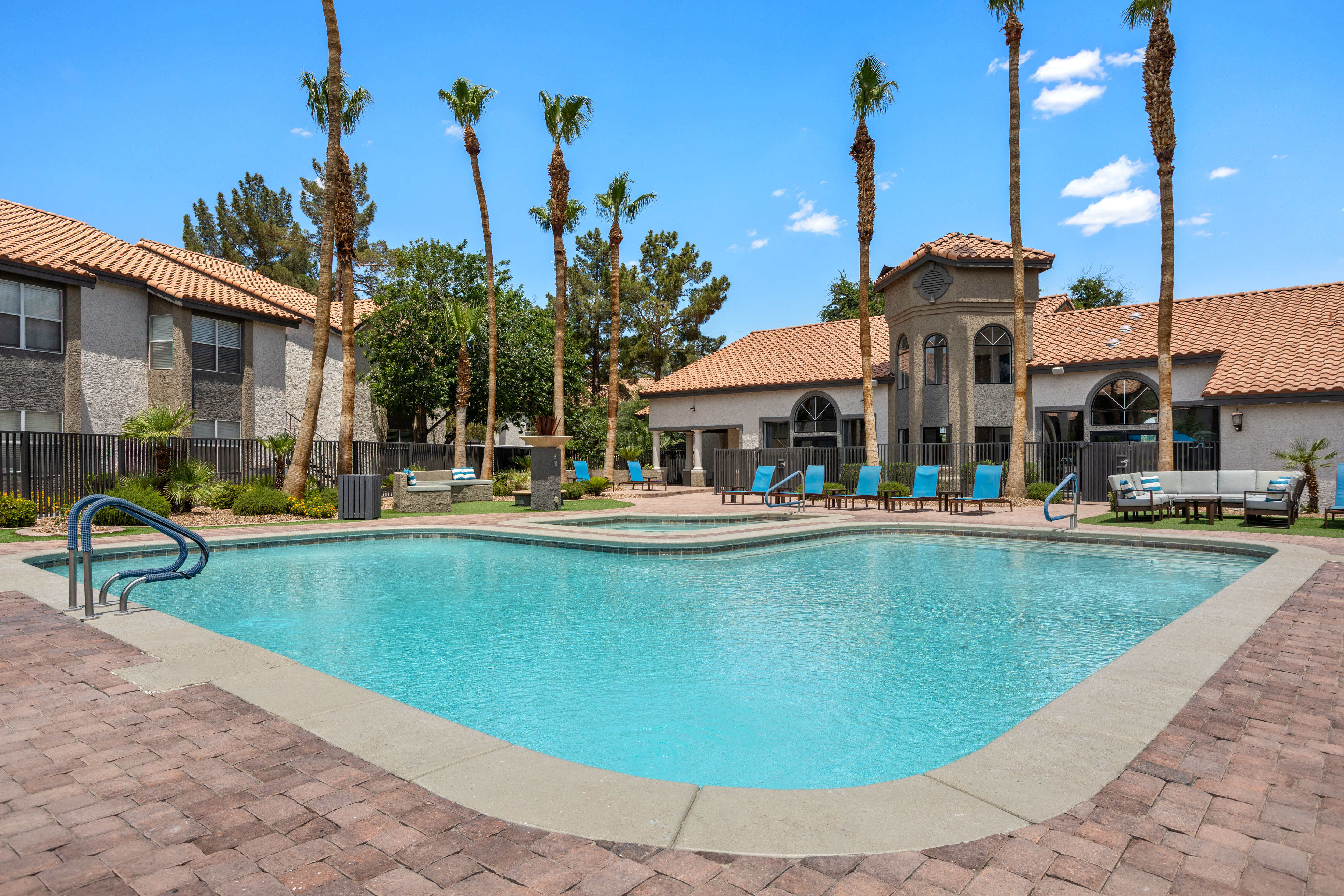 Solis at Flamingo – photo 1