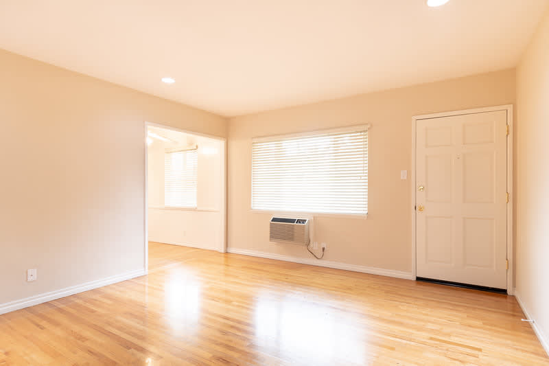 1717 Purdue Ave – photo 2