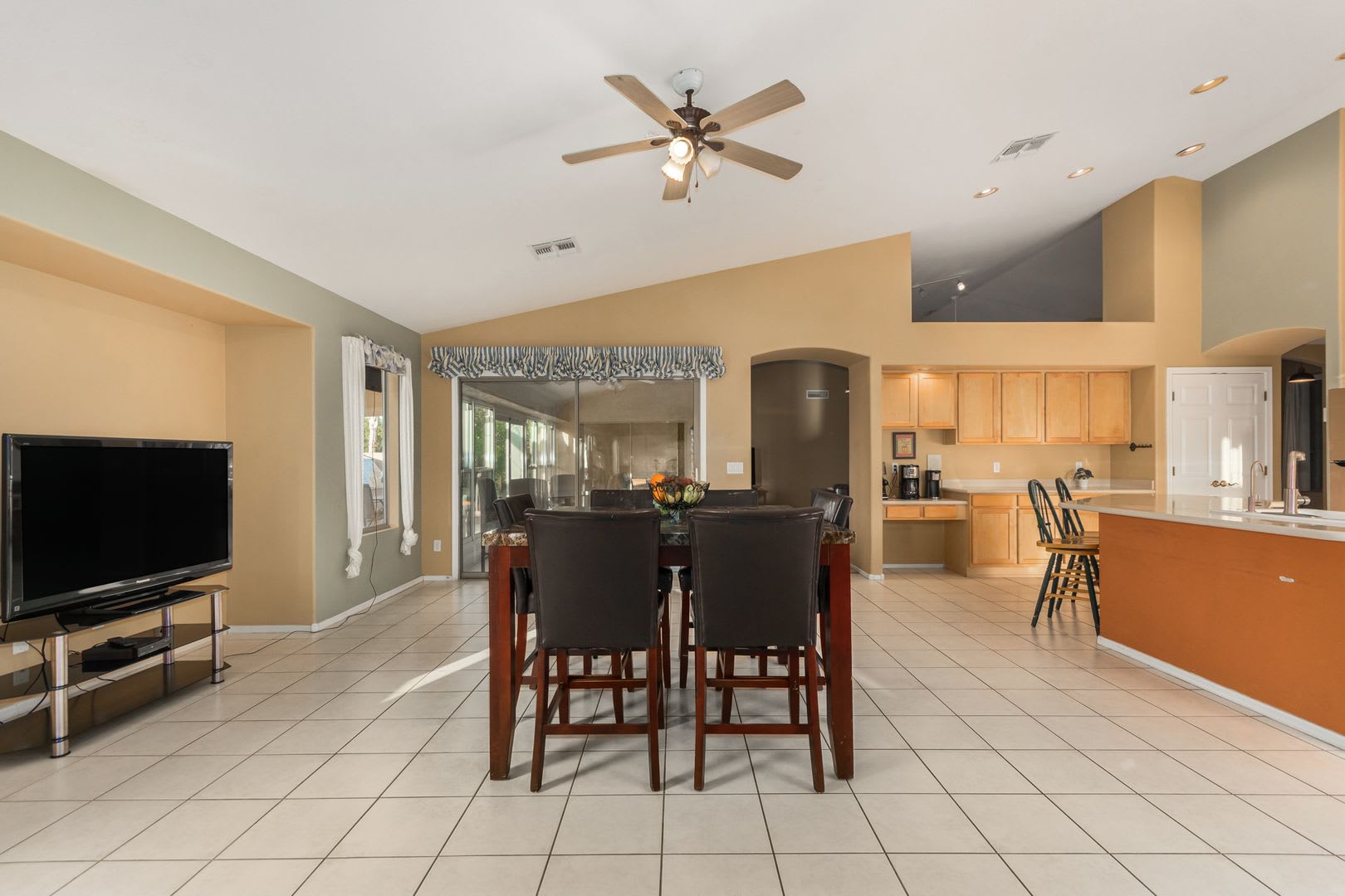 Spectacular 5 bdrm Home, OFFERS SOLAR ELECTRIC! – photo 2