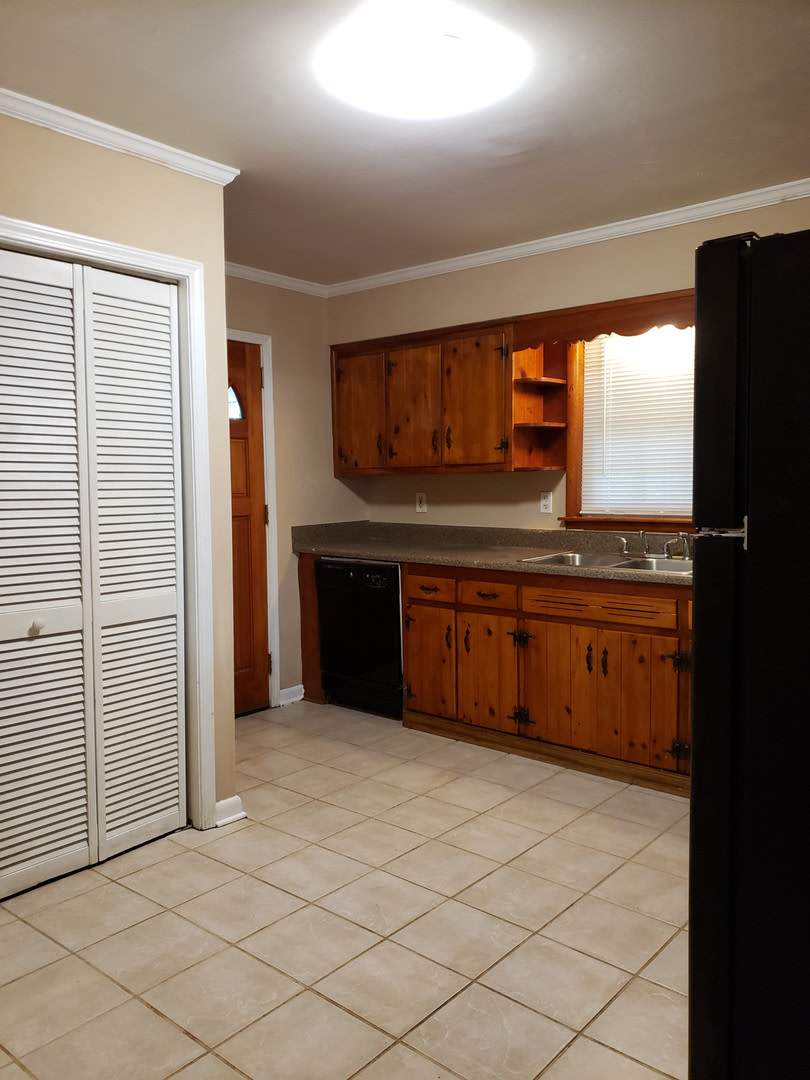 MOVE IN SPECIAL 1/2 OFF 1st MONTHS RENT – photo 3