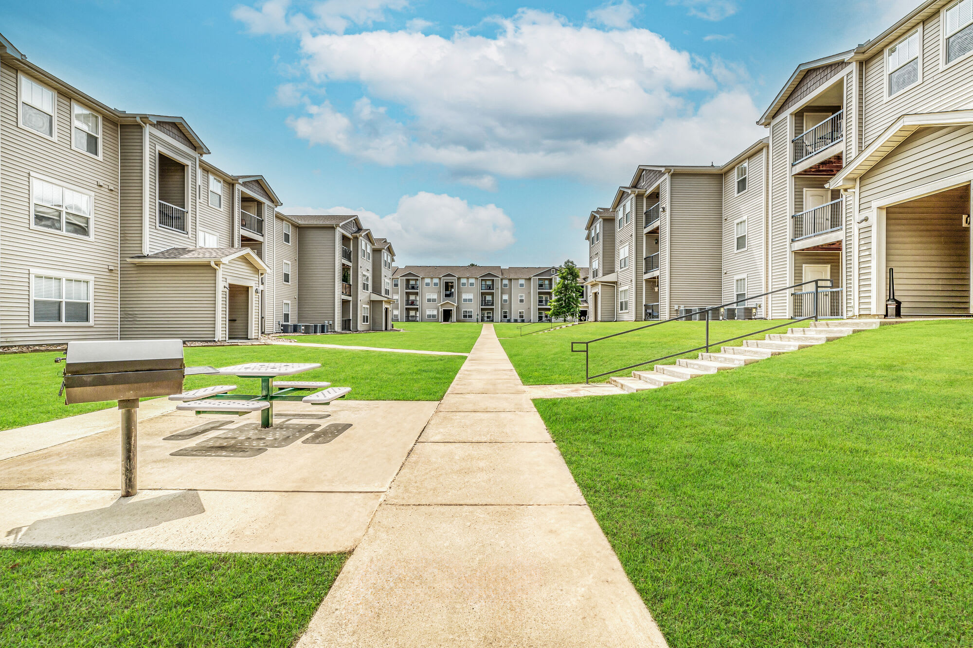 Willow Creek Apartments – photo 3