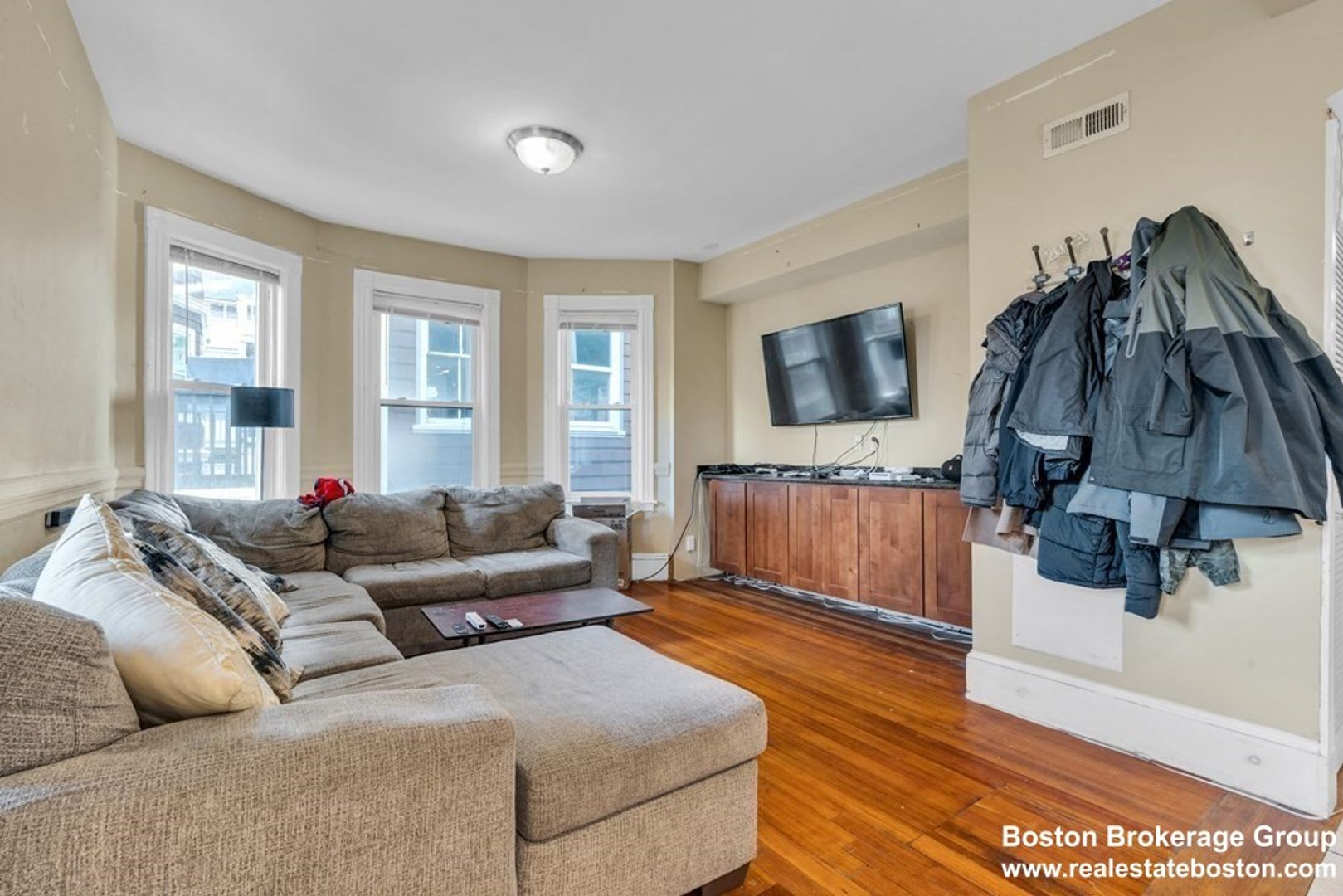 Get $1000 upon closing with monthly promo! Spacious, Luxury Apartment with Huge Sunlit rooms near NEU! – photo 4