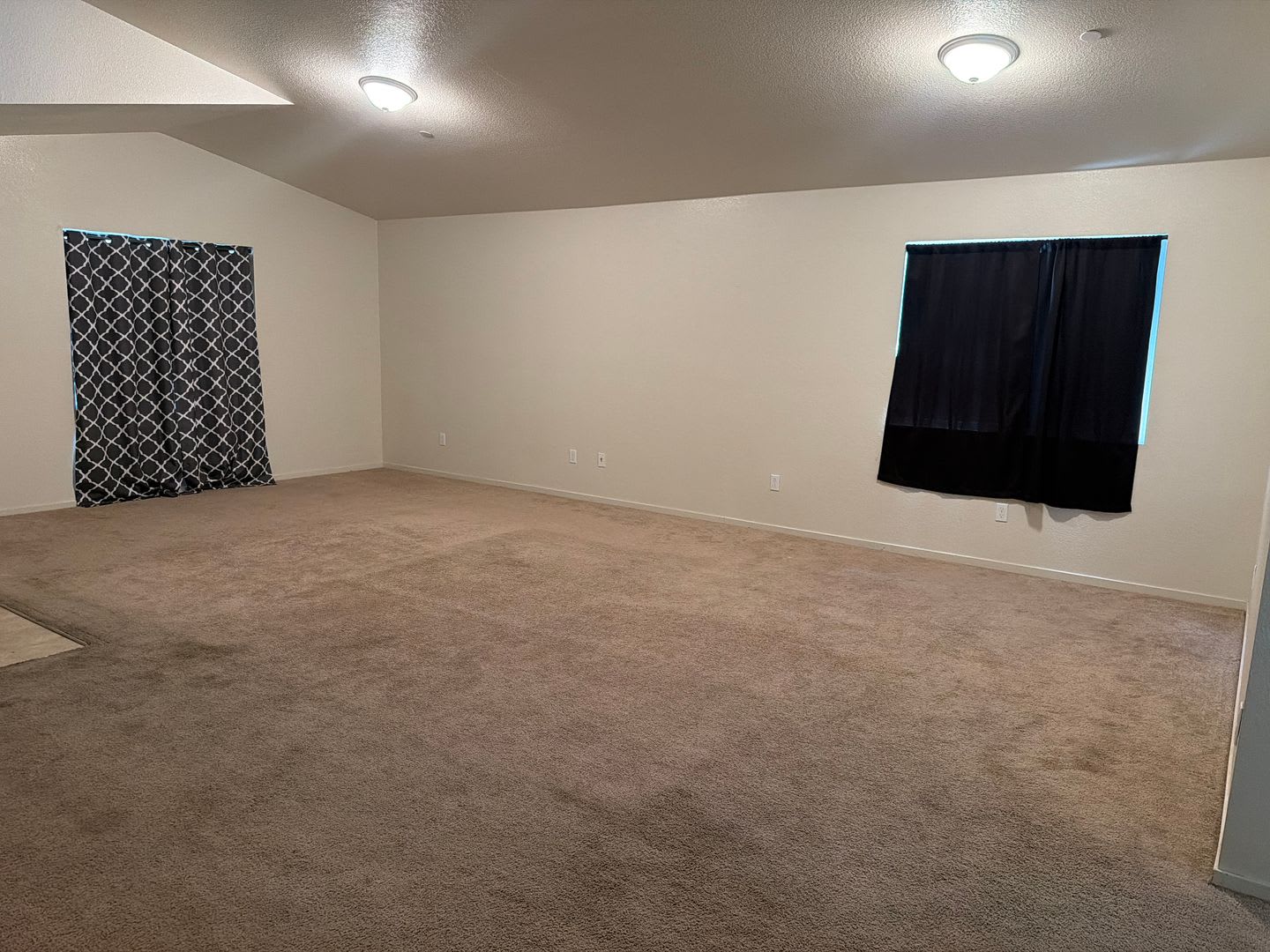 BEAUTIFUL SINGLE STORY HOME ON CORNER LOT – photo 4