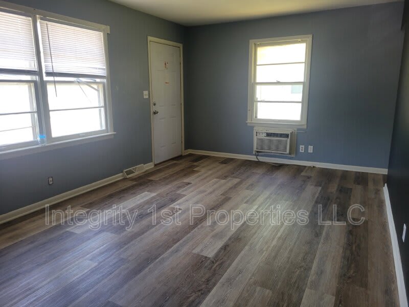 2216 State Ave – photo 2