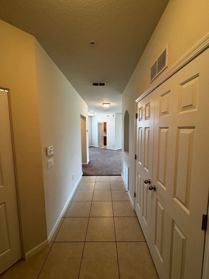 Spacious Ground-Floor Condo in Prime Ocala Location – 2BR/2BA and a den with Modern Comforts! – photo 3