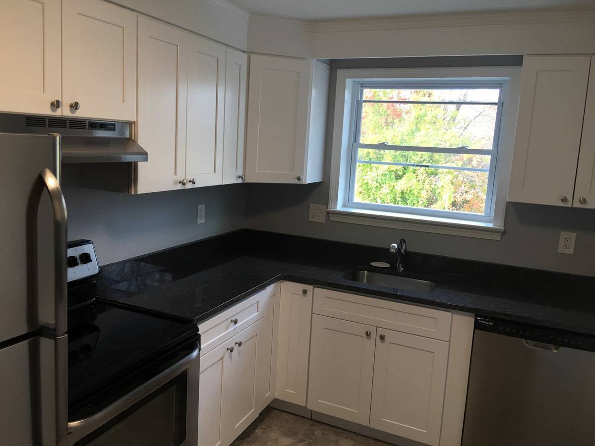 The Executive Sky View Condo (HEAT + HOT Water Included) – photo 2