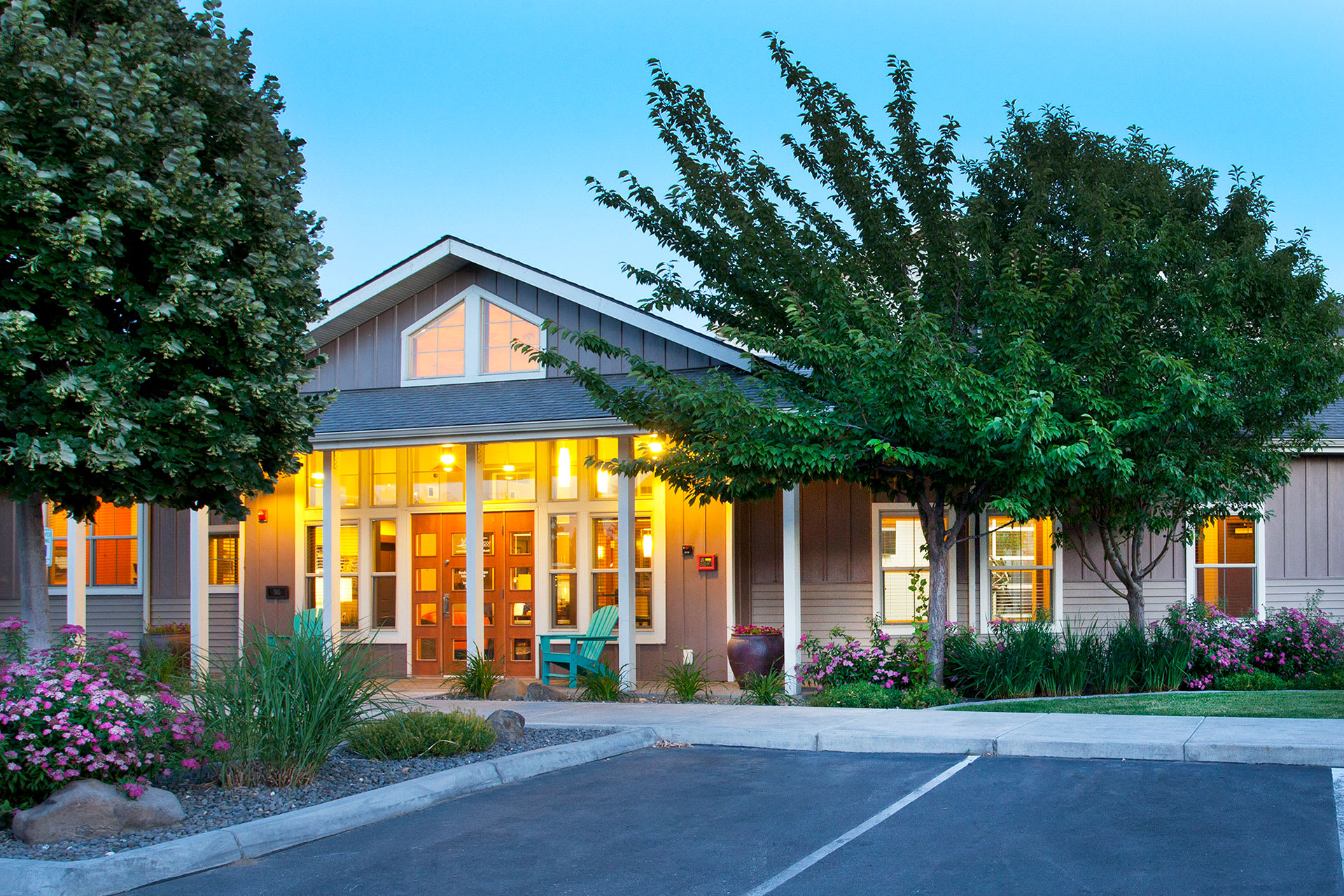 Island View Apartments – photo 1
