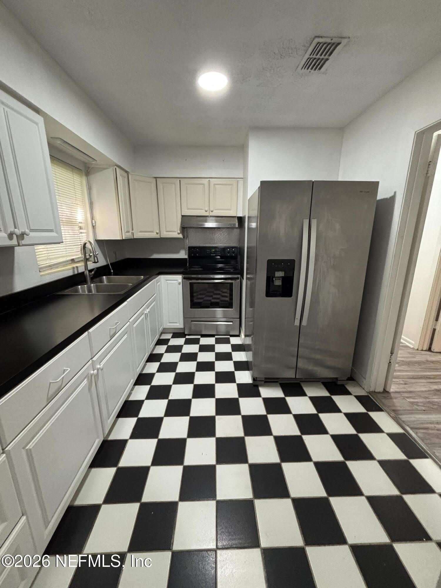 1514 W 5TH Street – photo 2
