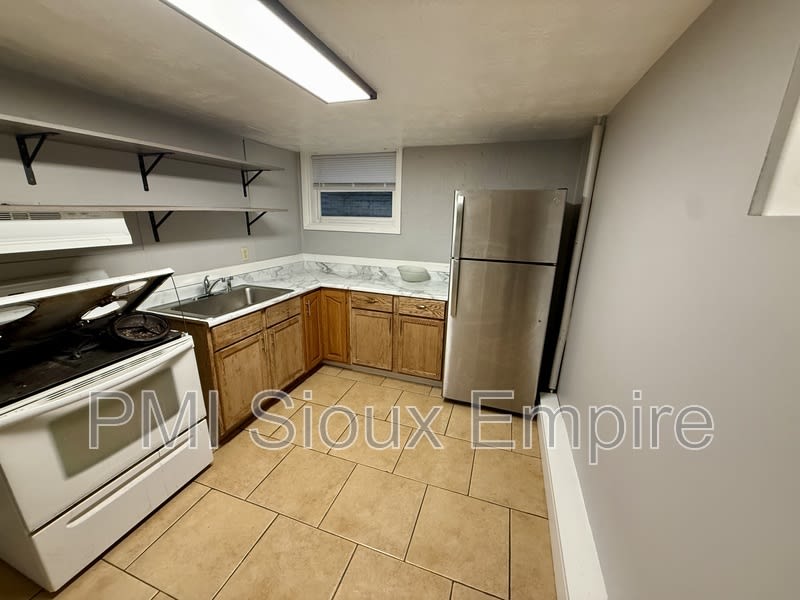 2600 S Duluth Ave – photo 5