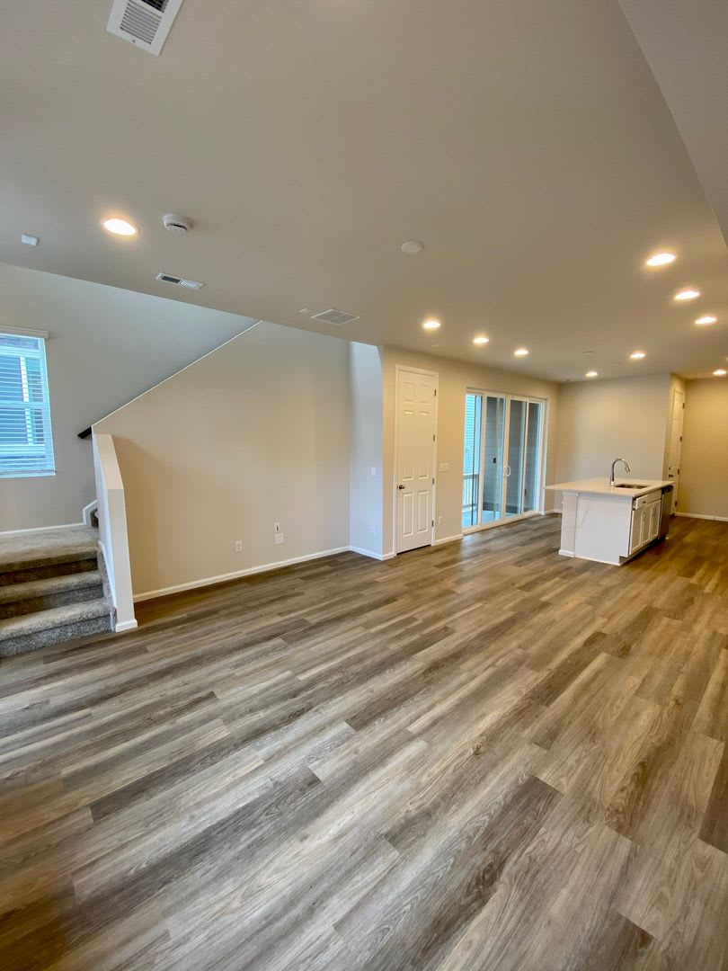 ONE MONTH RENT FREE – photo 5