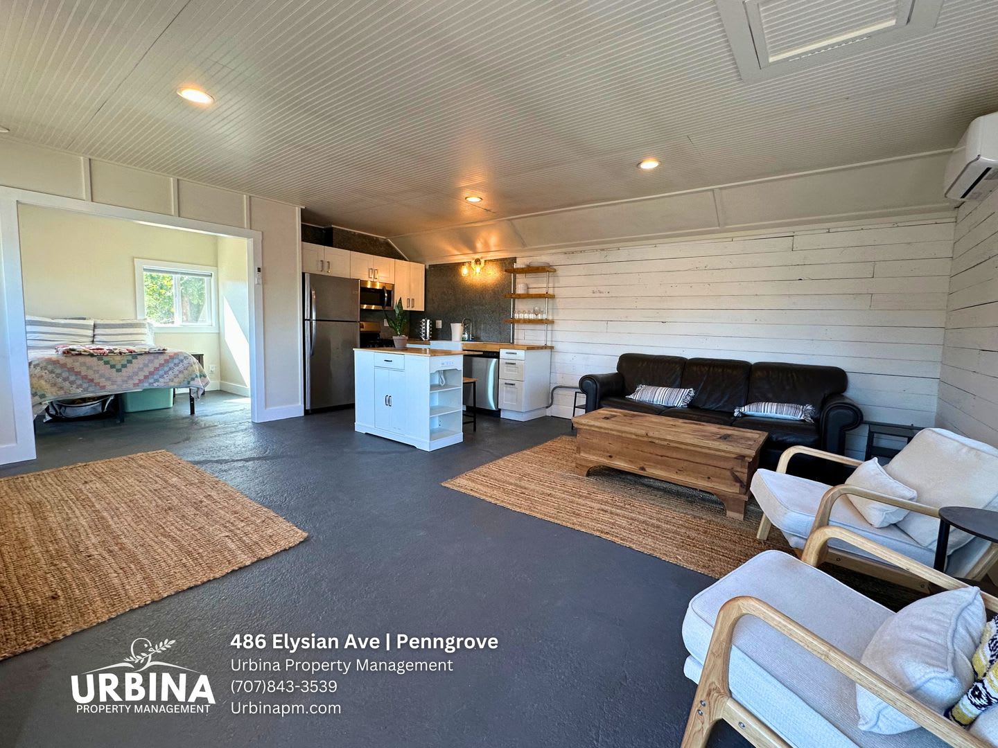 Charming Country Cottage with Private Yard and Utilities Included – photo 3