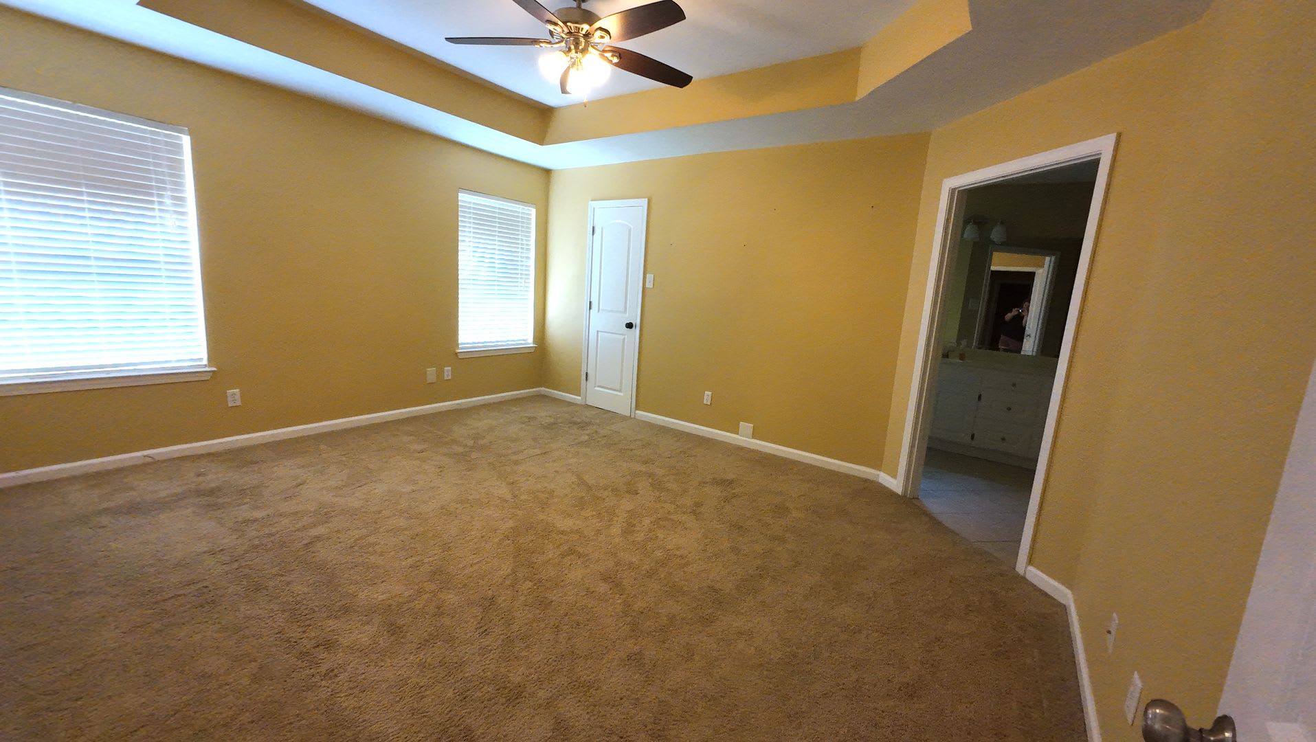 4/2 located in Ashmoor Place – photo 4