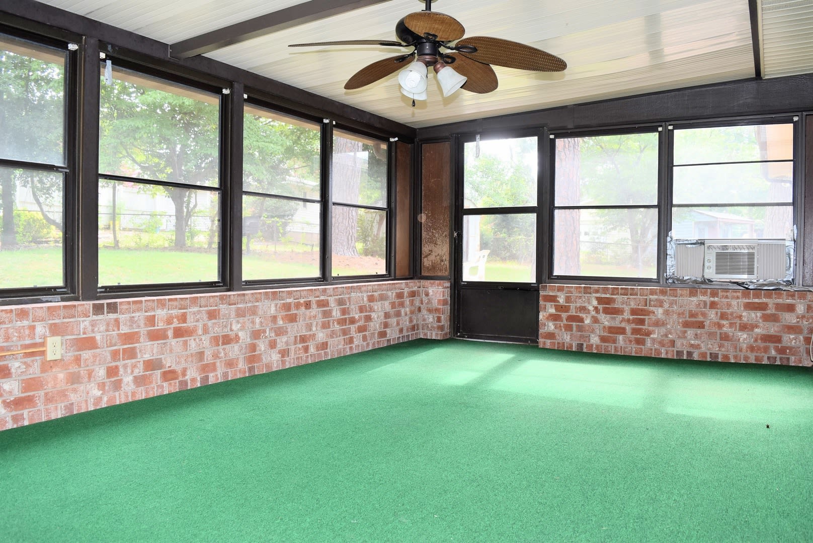 More Space For Your Money Freshly Painted 3Br 2Ba 1 700 Sf Fenced Yard Sunroom Cul De Sac No Carpet – photo 5