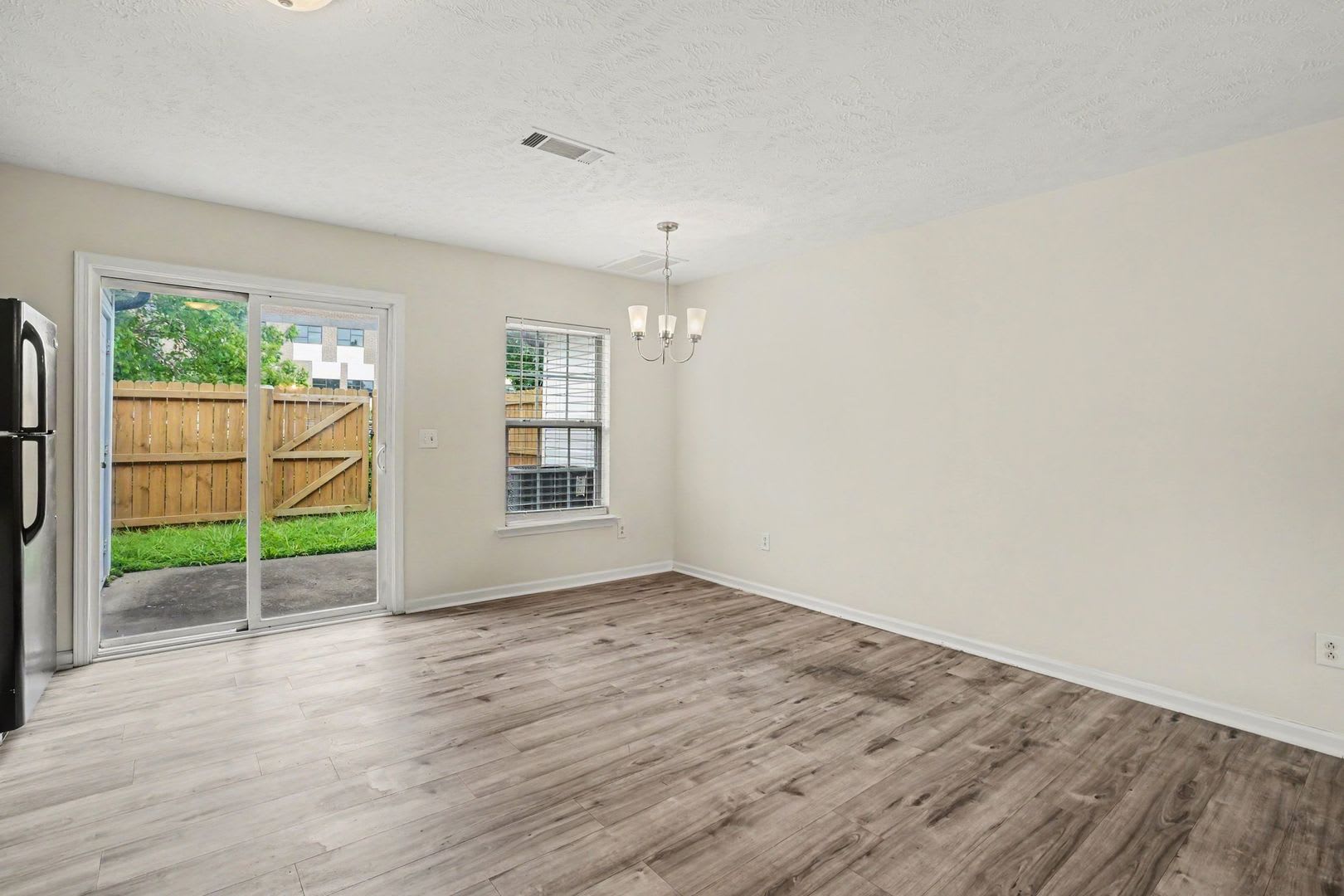 Great 2 Bedroom 2 1/2 Bath Townhouse in Smyrna! – photo 5