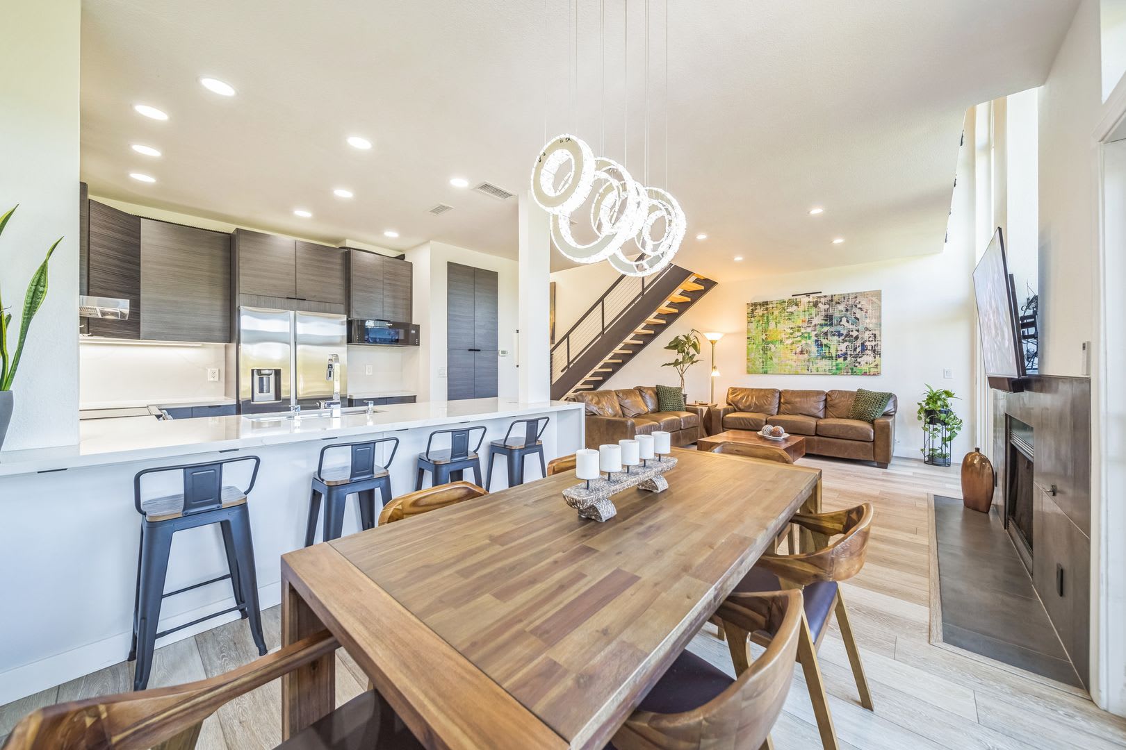 Beautifully renovated end-unit townhome – photo 5