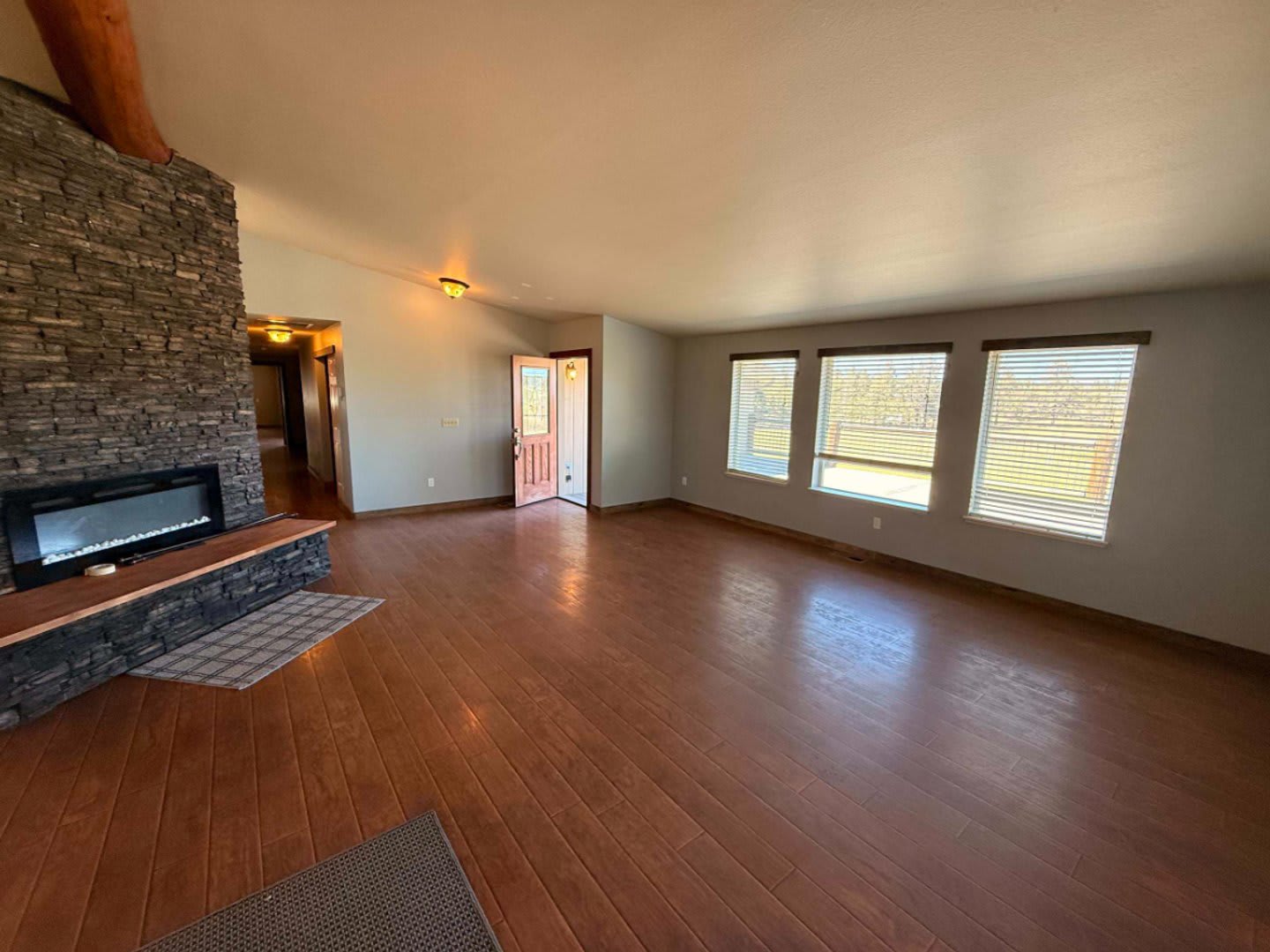 CHECK OUT THIS GORGEOUS RANCH ON 38 ACRES JUST OUTSIDE OF REDMOND! – photo 4