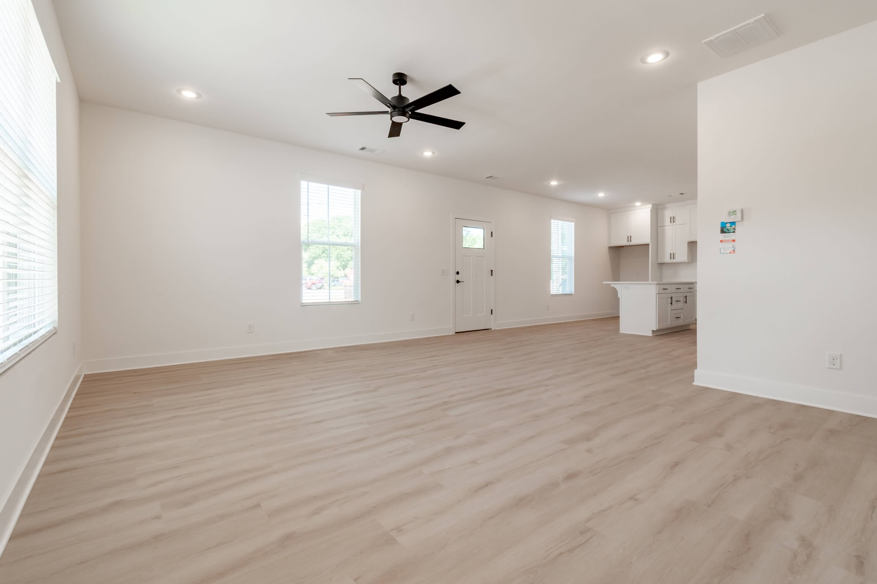 1676 North Leverett Avenue – photo 3