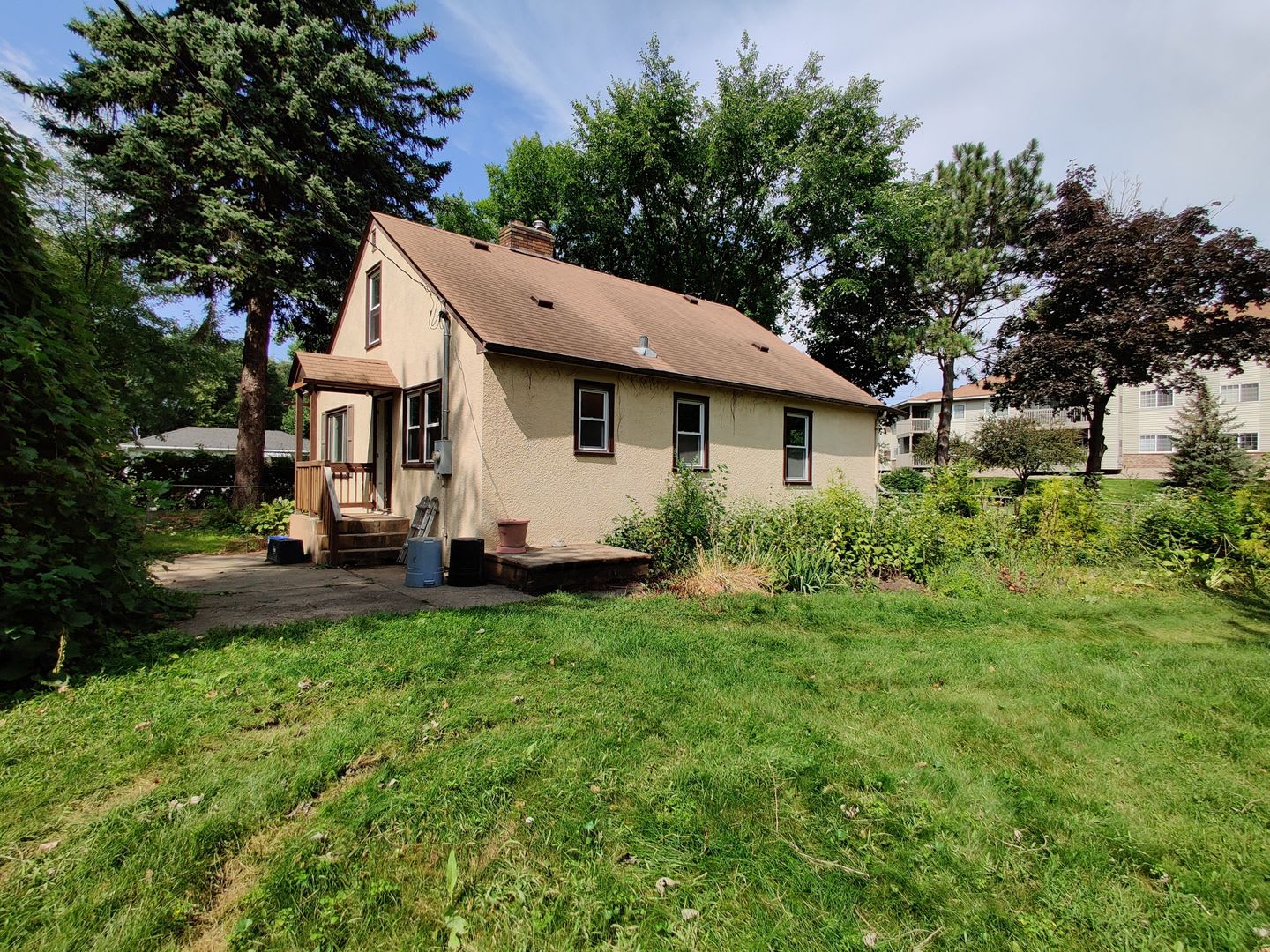 Spacious Home with an INCREDIBLE Yard! – photo 4