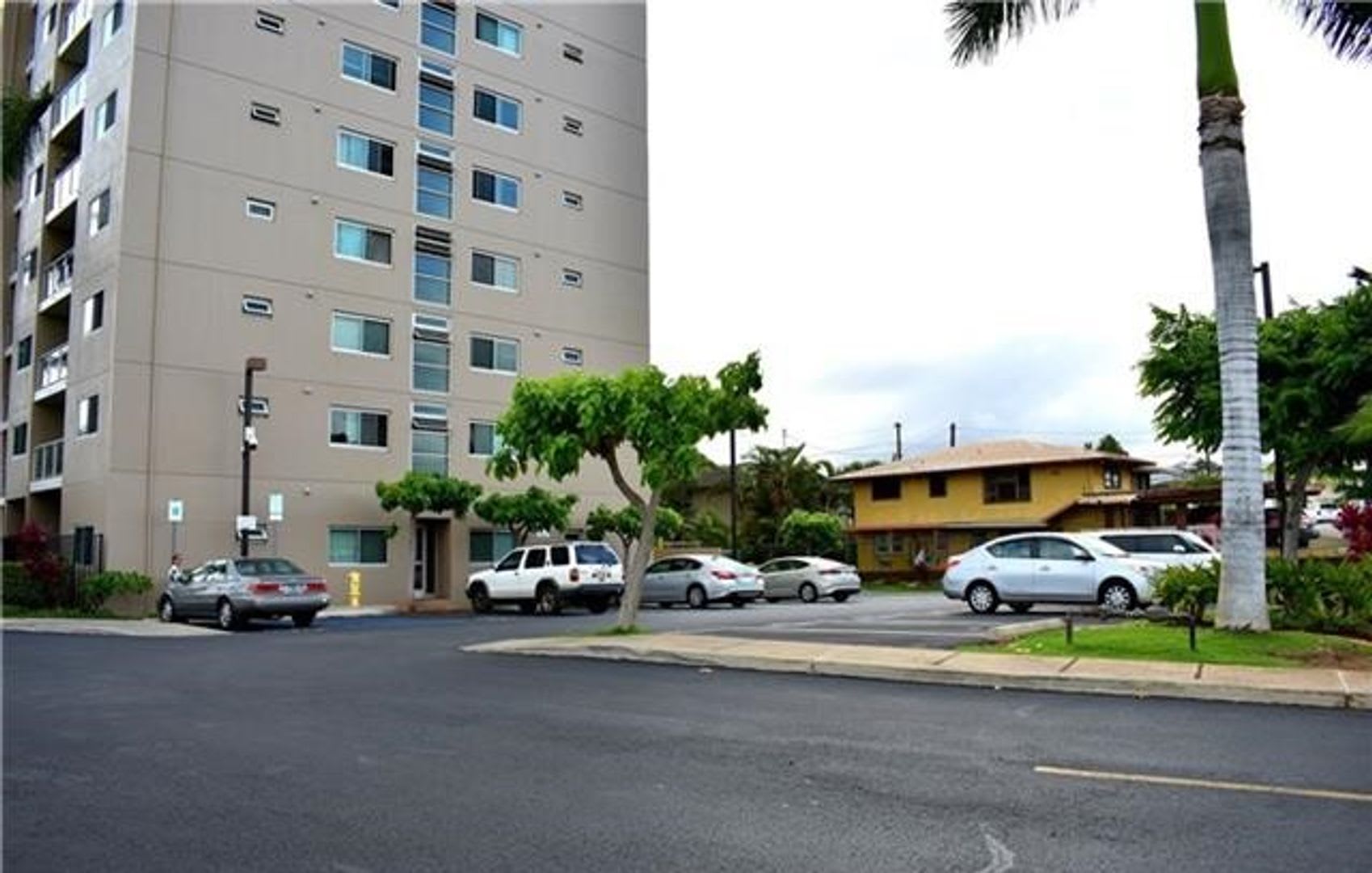 2 Bed / 1 Bath / 1 Parking in Plantation Town Apartments in Waipahu – photo 2